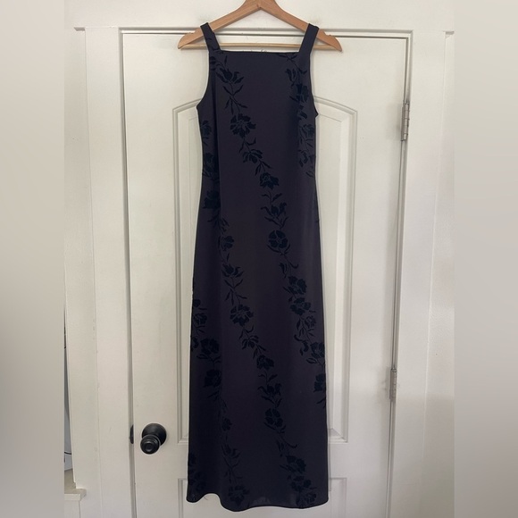 Breakin’ Loose Dresses & Skirts - Cutest Y2K Black Floral Square Neck Sheath Dress - 7/8